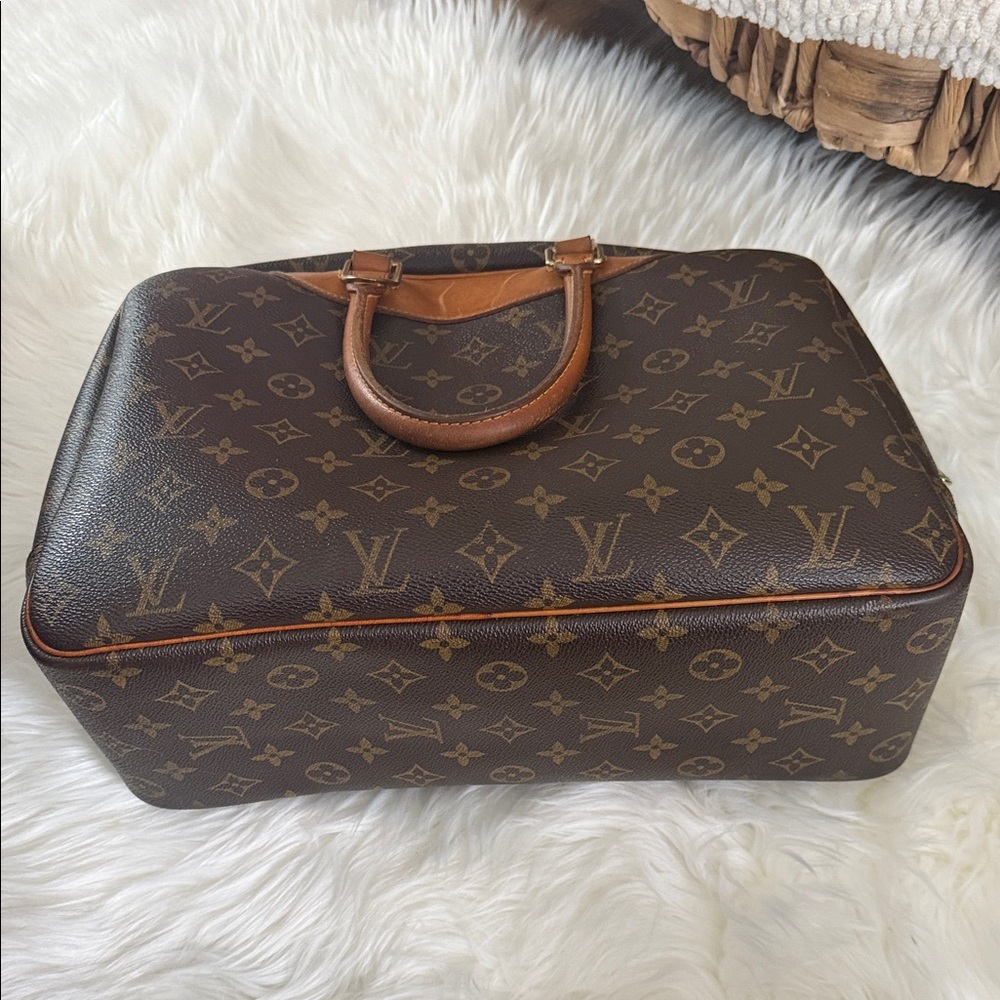 Authentic Louis Vuitton Deauville - Picture 6 of 8